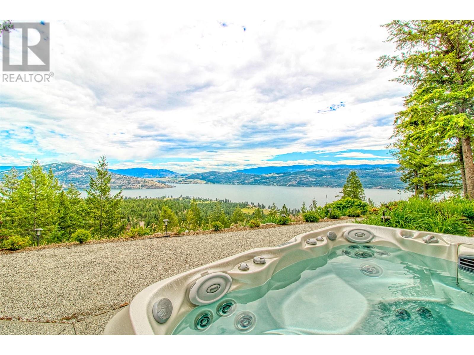 144 Crown Crescent, Vernon, British Columbia  V1H 2C3 - Photo 6 - 10328086