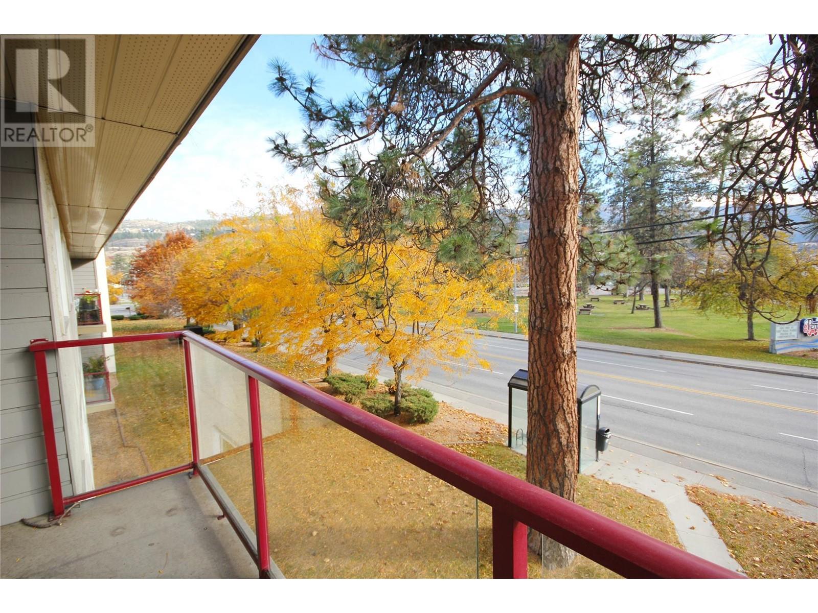 110 Skaha Place Unit# 303, Penticton, British Columbia  V2A 7L1 - Photo 2 - 10327908