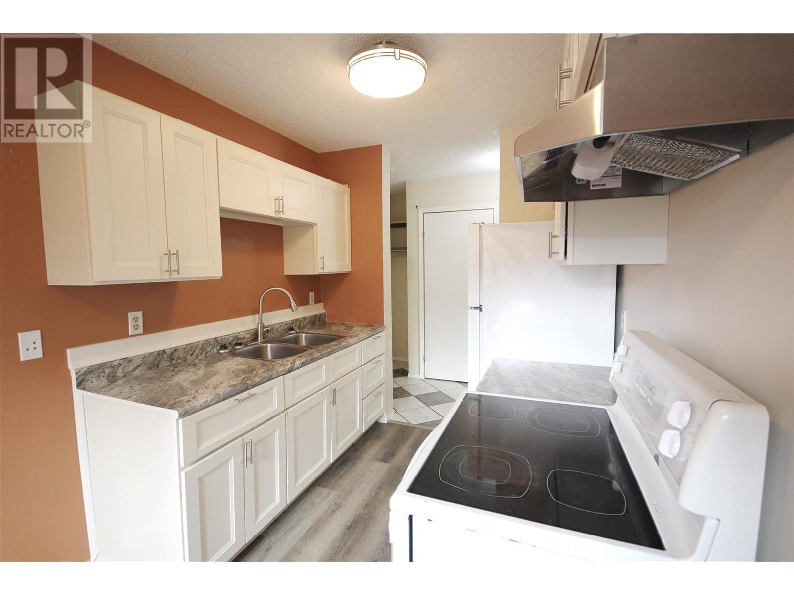 110 Skaha Place Unit# 303, Penticton, British Columbia  V2A 7L1 - Photo 4 - 10327908