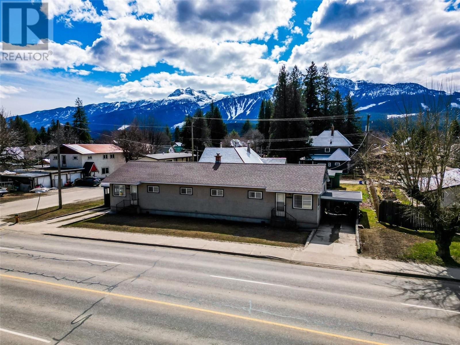 905 Victoria Road, Revelstoke, British Columbia  V0E 2S0 - Photo 10 - 10327863