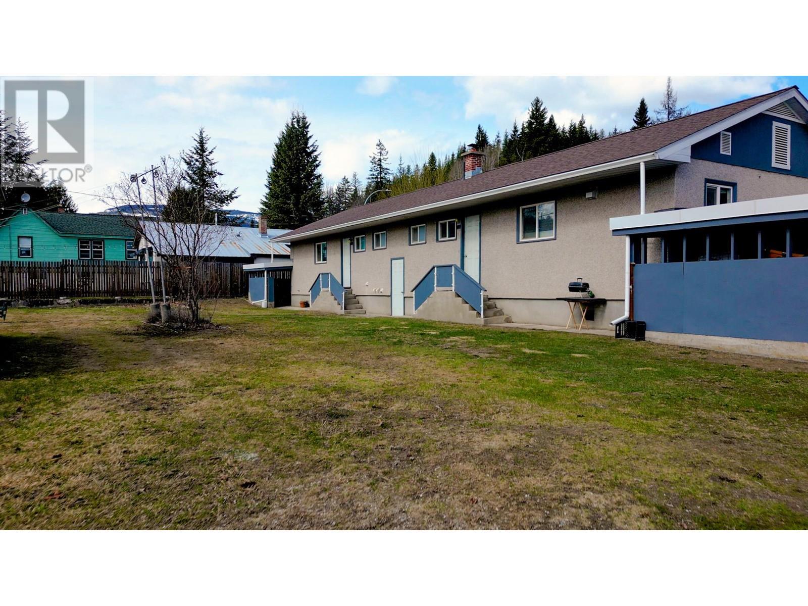 905 Victoria Road, Revelstoke, British Columbia  V0E 2S0 - Photo 13 - 10327863