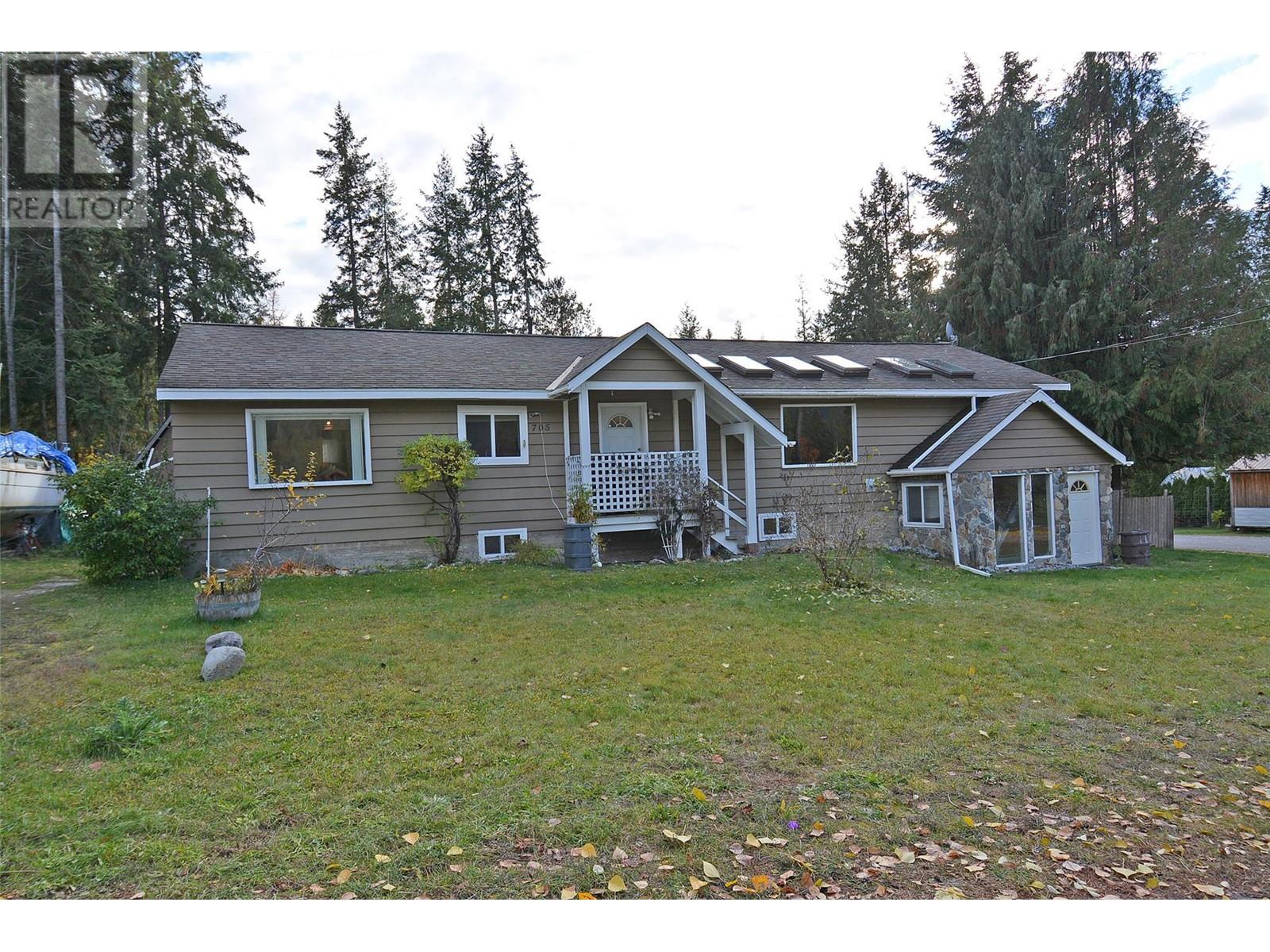 705 Giffin Avenue, Slocan, British Columbia  V0G 2C0 - Photo 1 - 10328011