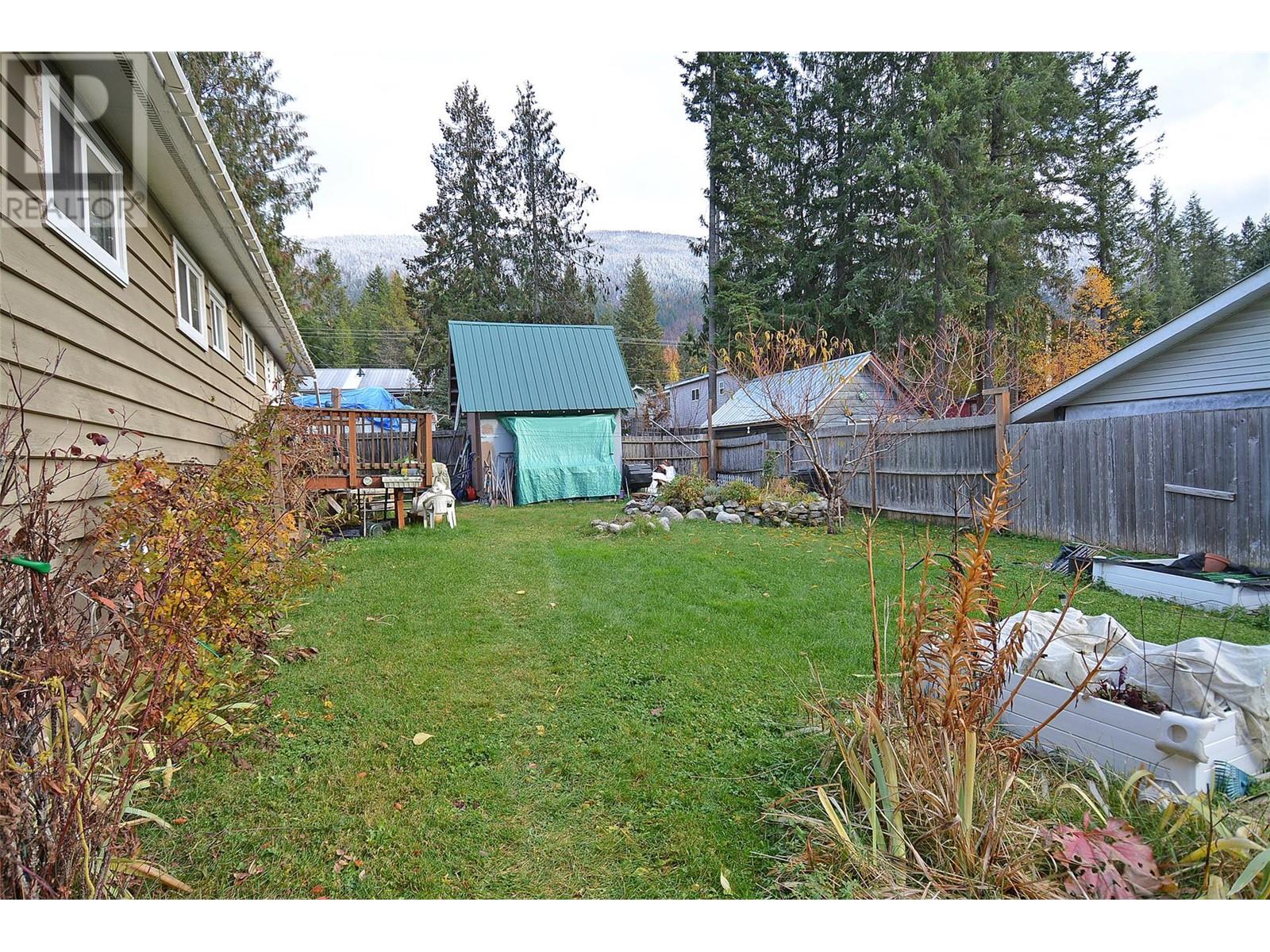 705 Giffin Avenue, Slocan, British Columbia  V0G 2C0 - Photo 34 - 10328011