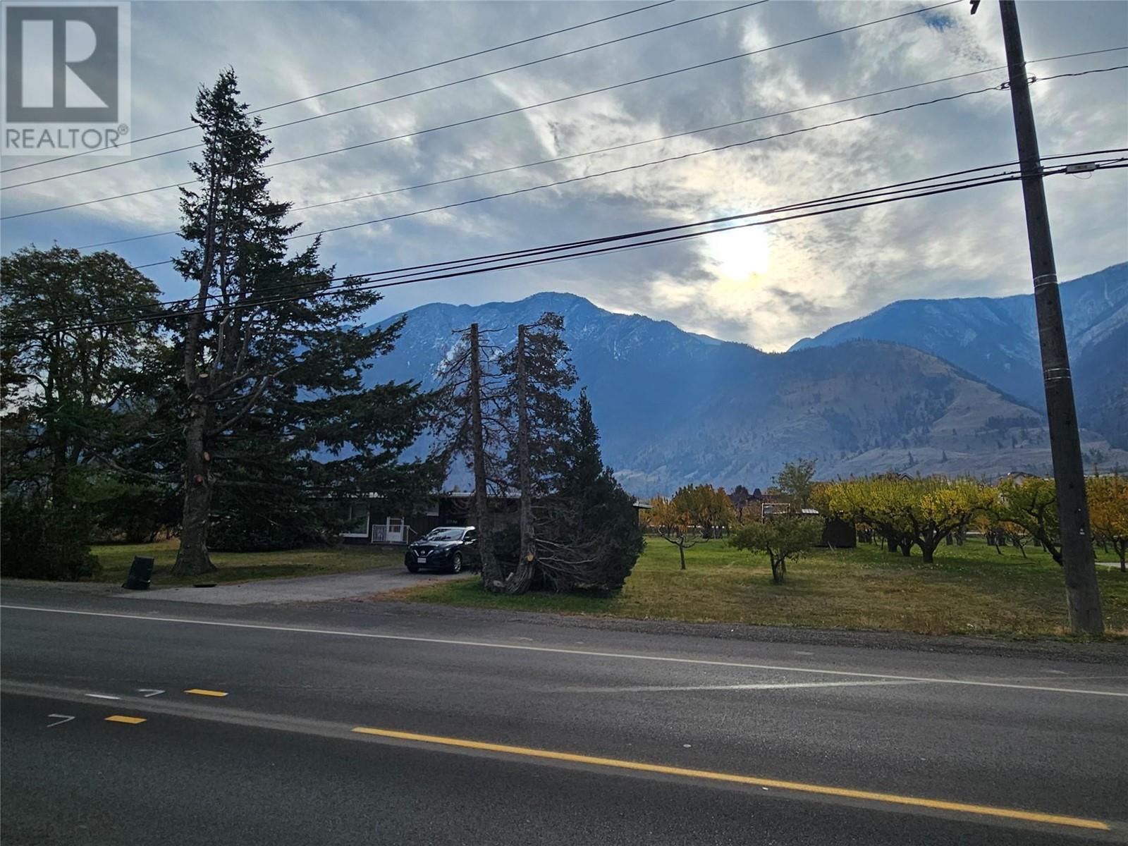 17 7th Avenue, Keremeos, British Columbia  V0X 1N3 - Photo 2 - 10328223