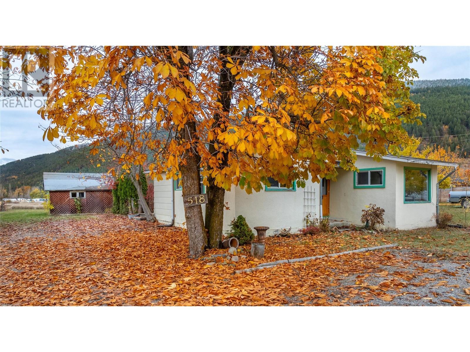 518 Devon Street, Creston, British Columbia  V0B 1G3 - Photo 2 - 10328016