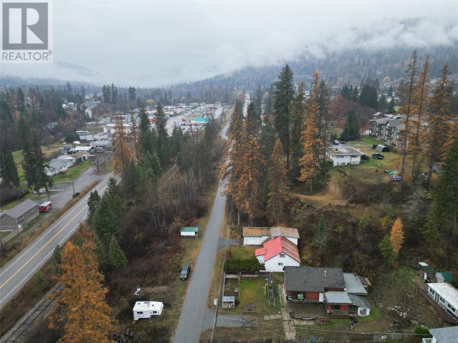 2013 Hepburn Drive, Fruitvale, British Columbia  V0G 1L1 - Photo 35 - 10328247