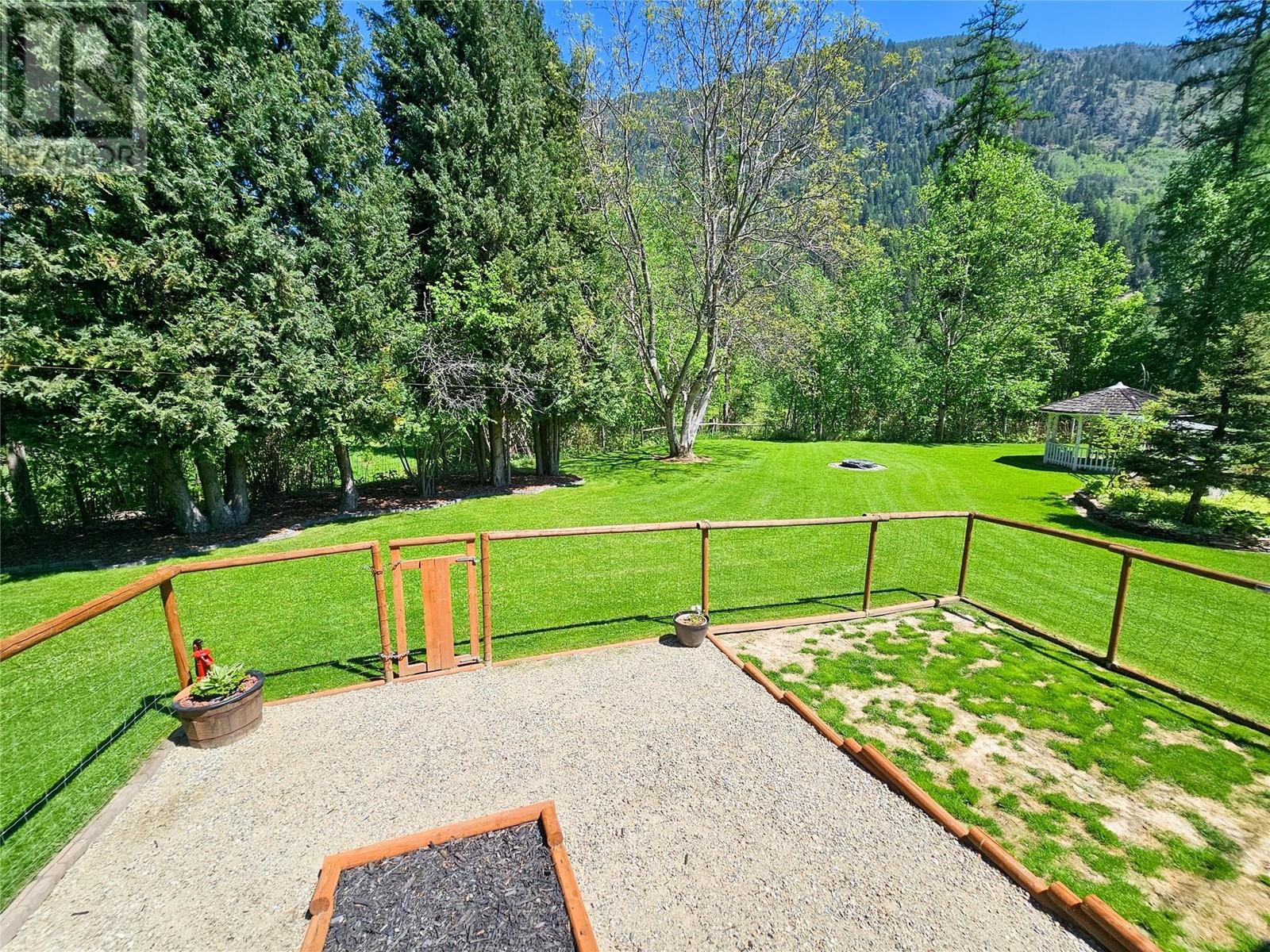 1392 Relkoff Road, Castlegar, British Columbia  V1N 4T8 - Photo 12 - 10328283