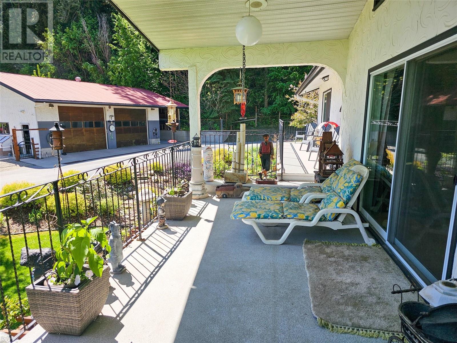 1392 Relkoff Road, Castlegar, British Columbia  V1N 4T8 - Photo 37 - 10328283