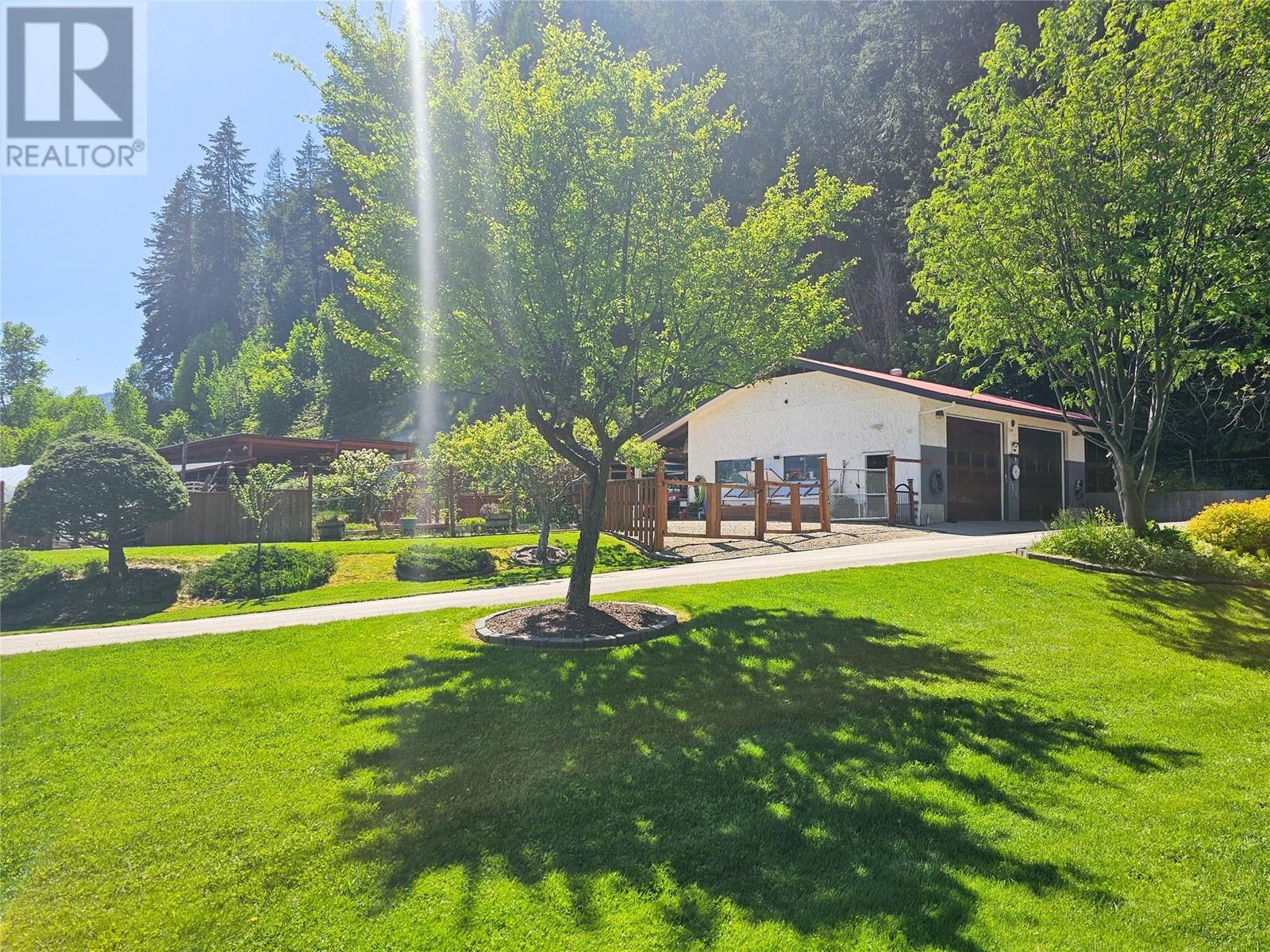 1392 Relkoff Road, Castlegar, British Columbia  V1N 4T8 - Photo 44 - 10328283