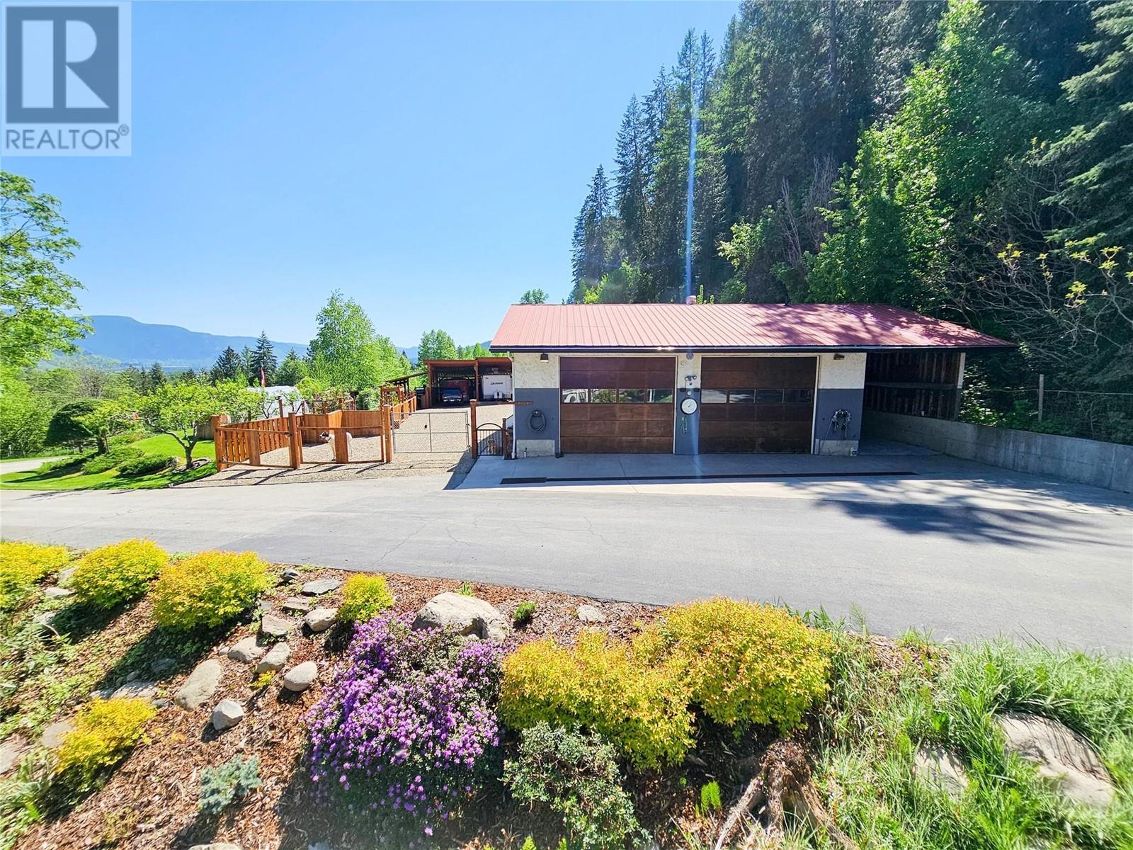 1392 Relkoff Road, Castlegar, British Columbia  V1N 4T8 - Photo 52 - 10328283