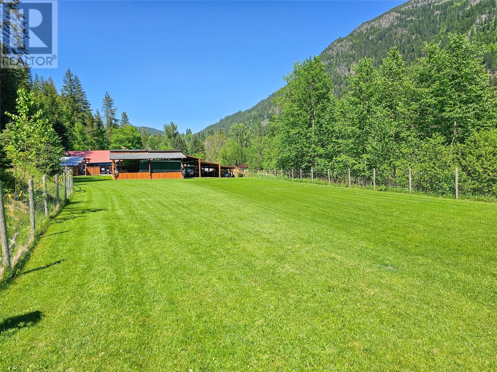 1392 Relkoff Road, Castlegar, British Columbia  V1N 4T8 - Photo 73 - 10328283