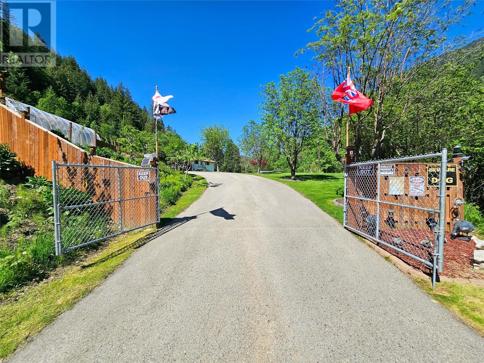 1392 Relkoff Road, Castlegar, British Columbia  V1N 4T8 - Photo 75 - 10328283