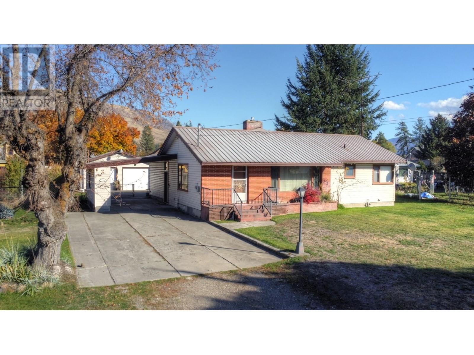 7298 8th Street, Grand Forks, British Columbia  V0H 1H0 - Photo 1 - 10328274