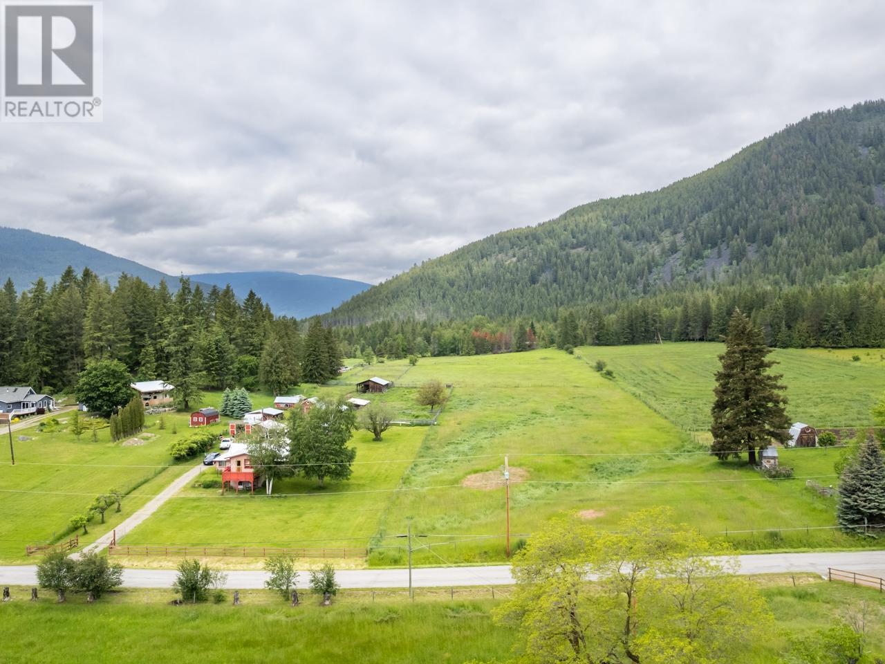 4512 48th Street, Canyon, British Columbia  V0B 1C1 - Photo 2 - 10328391