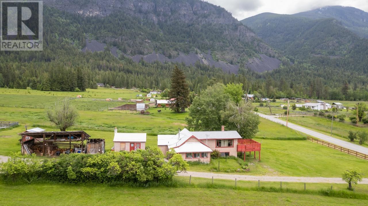 4512 48th Street, Canyon, British Columbia  V0B 1C1 - Photo 3 - 10328391