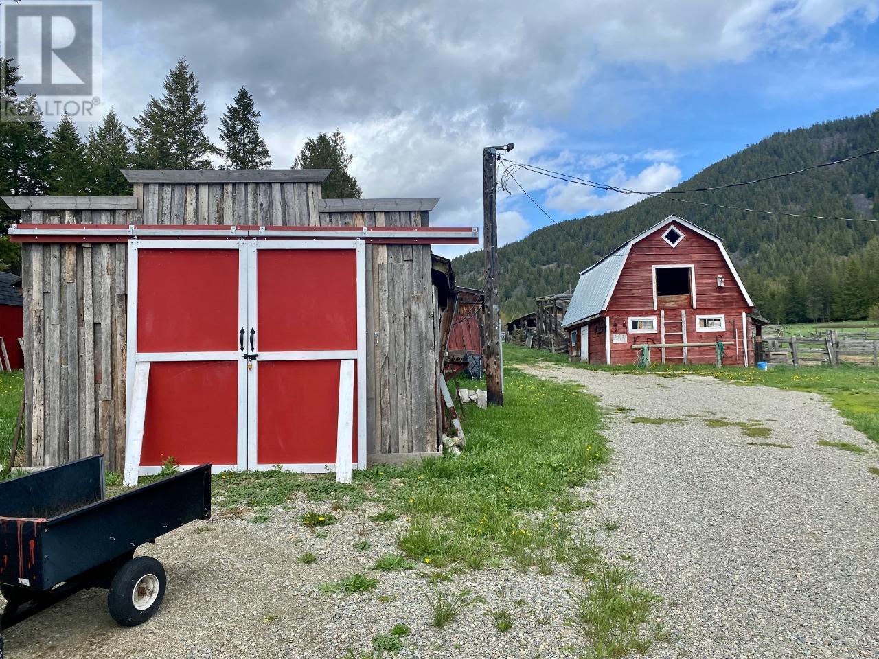 4512 48th Street, Canyon, British Columbia  V0B 1C1 - Photo 33 - 10328391