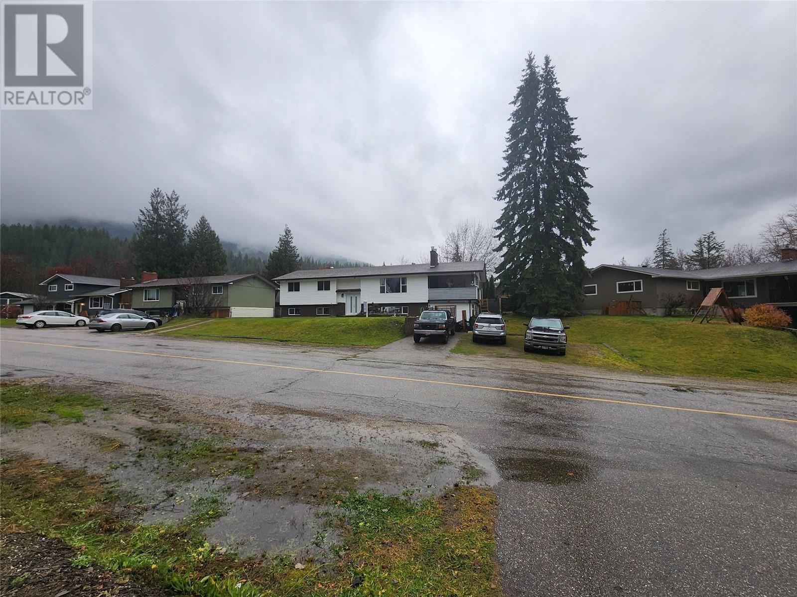 162 Pearkes Drive, Revelstoke, British Columbia  V0E 2S0 - Photo 4 - 10327801