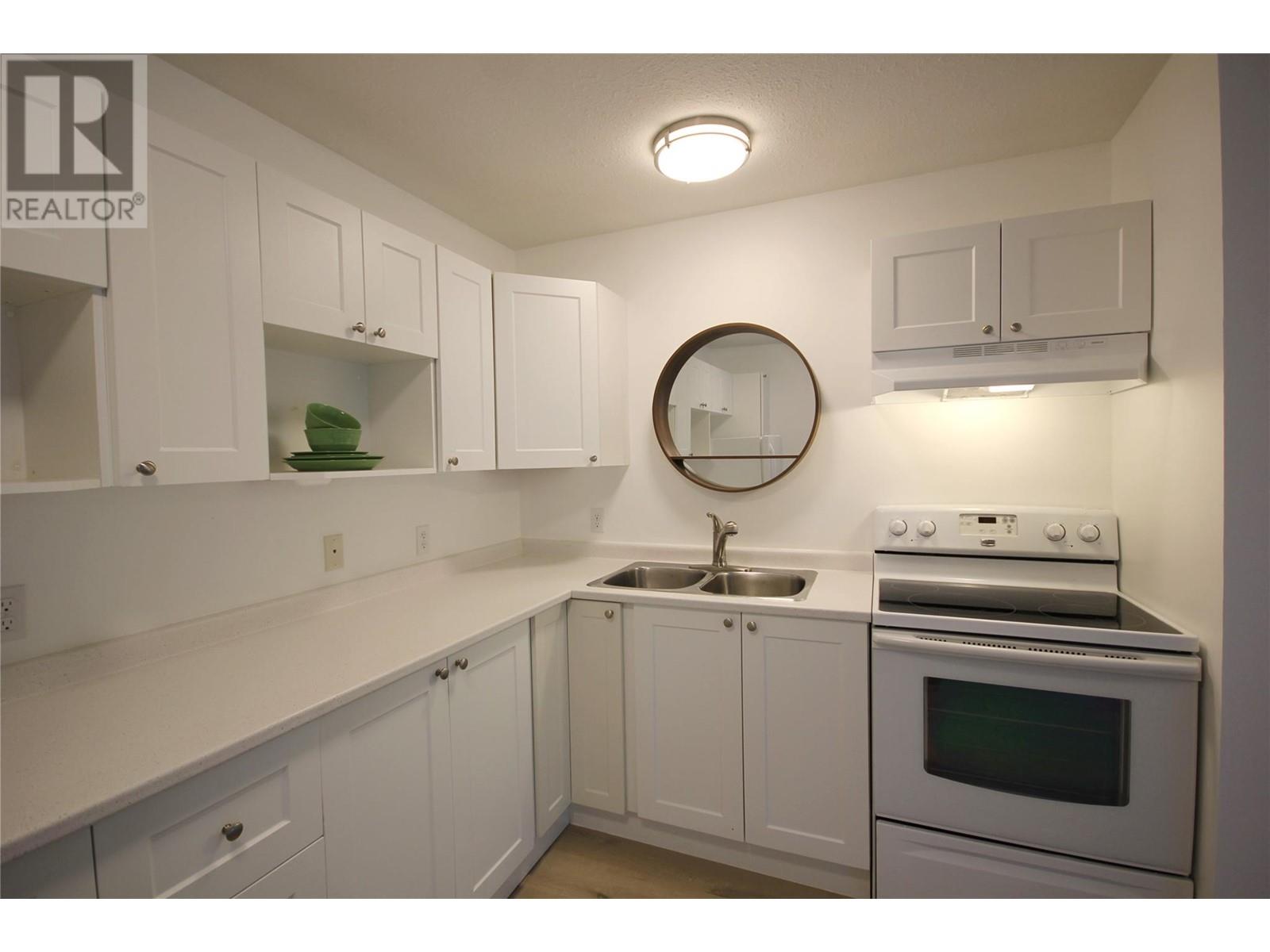 150 Skaha Place Unit# 402, Penticton, British Columbia  V2A 7K1 - Photo 3 - 10328715