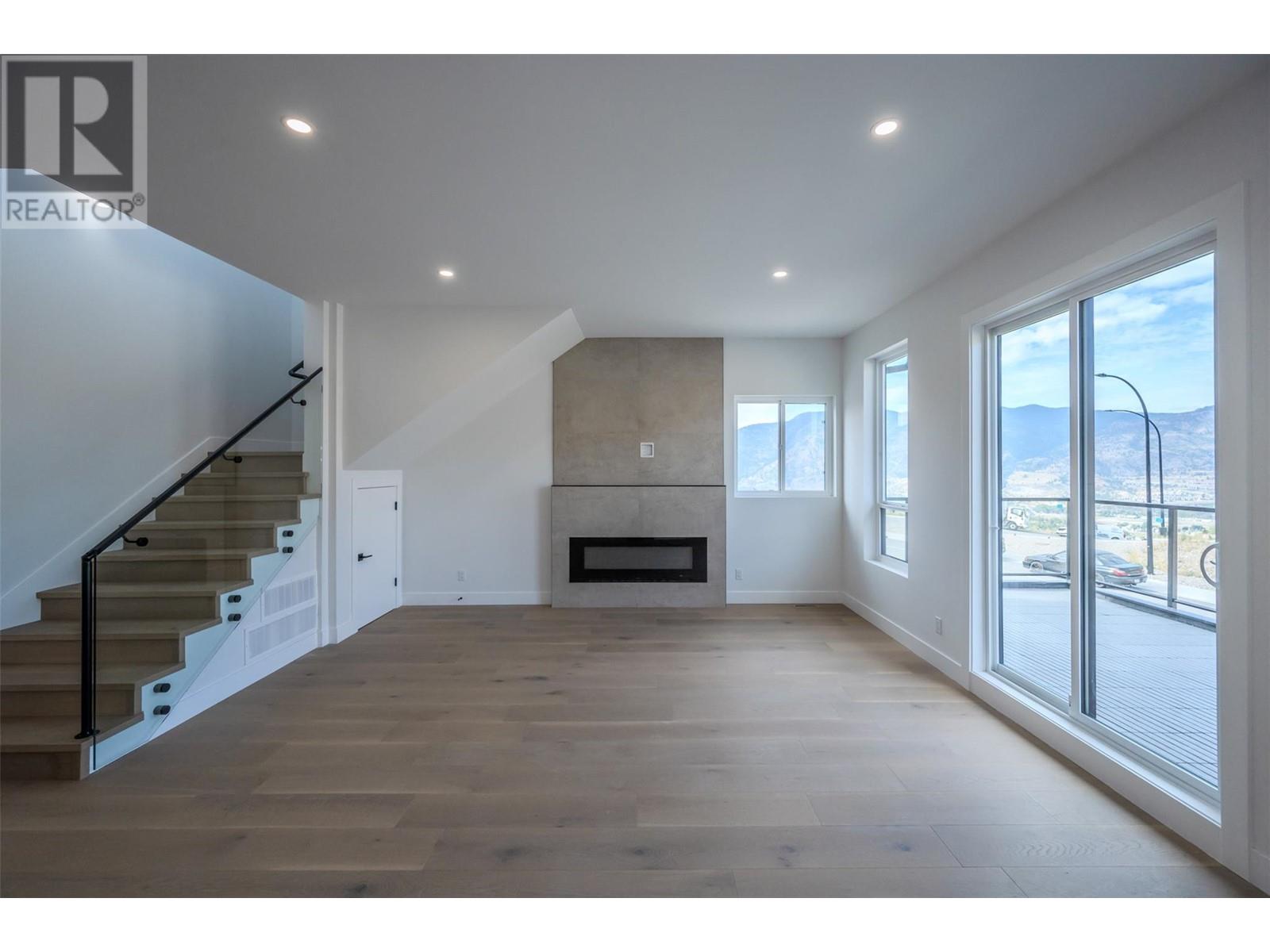 3304 Evergreen Drive, Penticton, British Columbia  V2A 9A9 - Photo 3 - 10328925