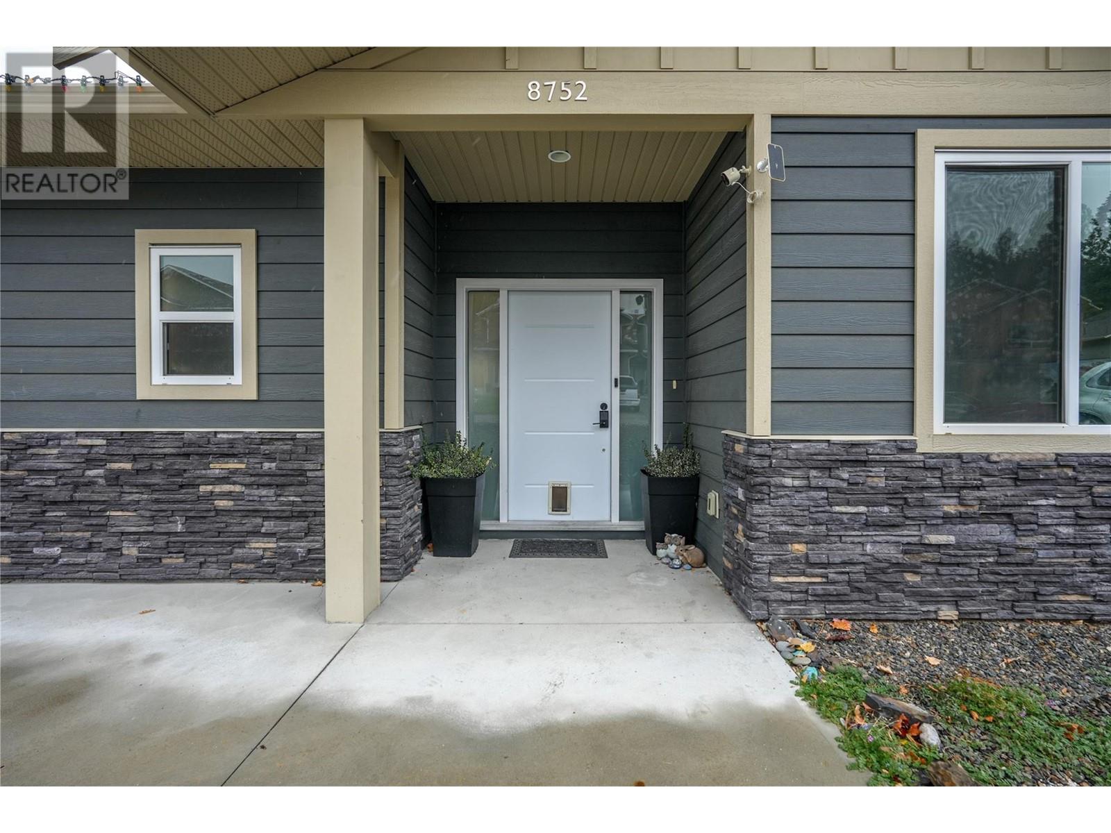 8752 Palmer Place, Summerland, British Columbia  V0H 1Z2 - Photo 3 - 10328946