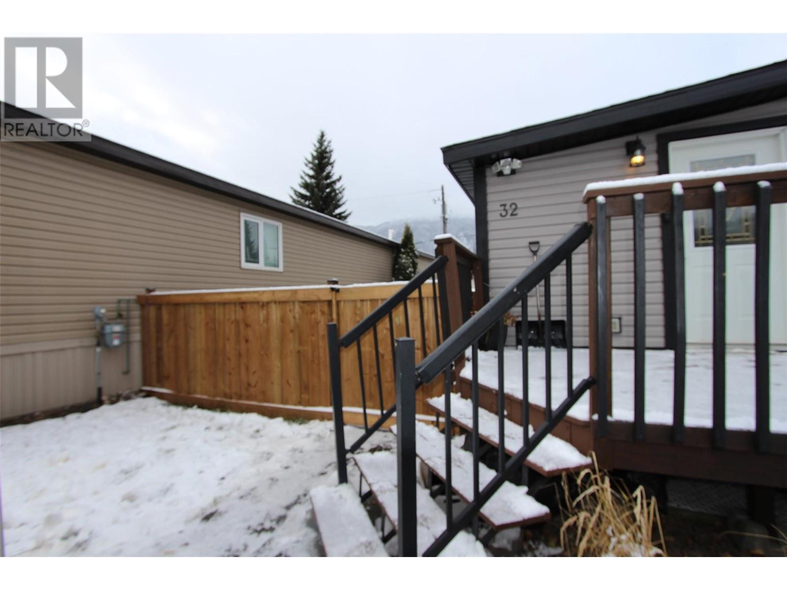 100 Aspen Drive Unit# 32 Lot# 32, Sparwood, British Columbia  V0B 2G0 - Photo 2 - 10329065