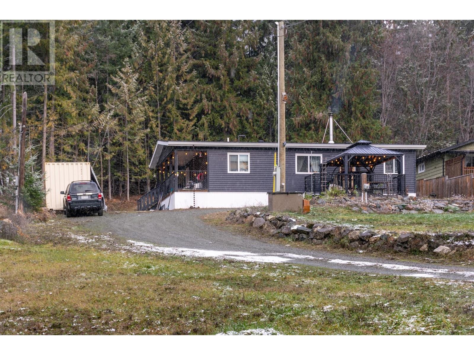 7443 Estate Drive, Anglemont, British Columbia  V0E 1M8 - Photo 23 - 10329203