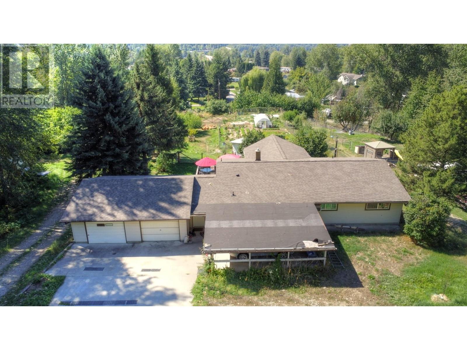 1124 Pass Creek Road, Castlegar, British Columbia  V1N 4S1 - Photo 12 - 10329337