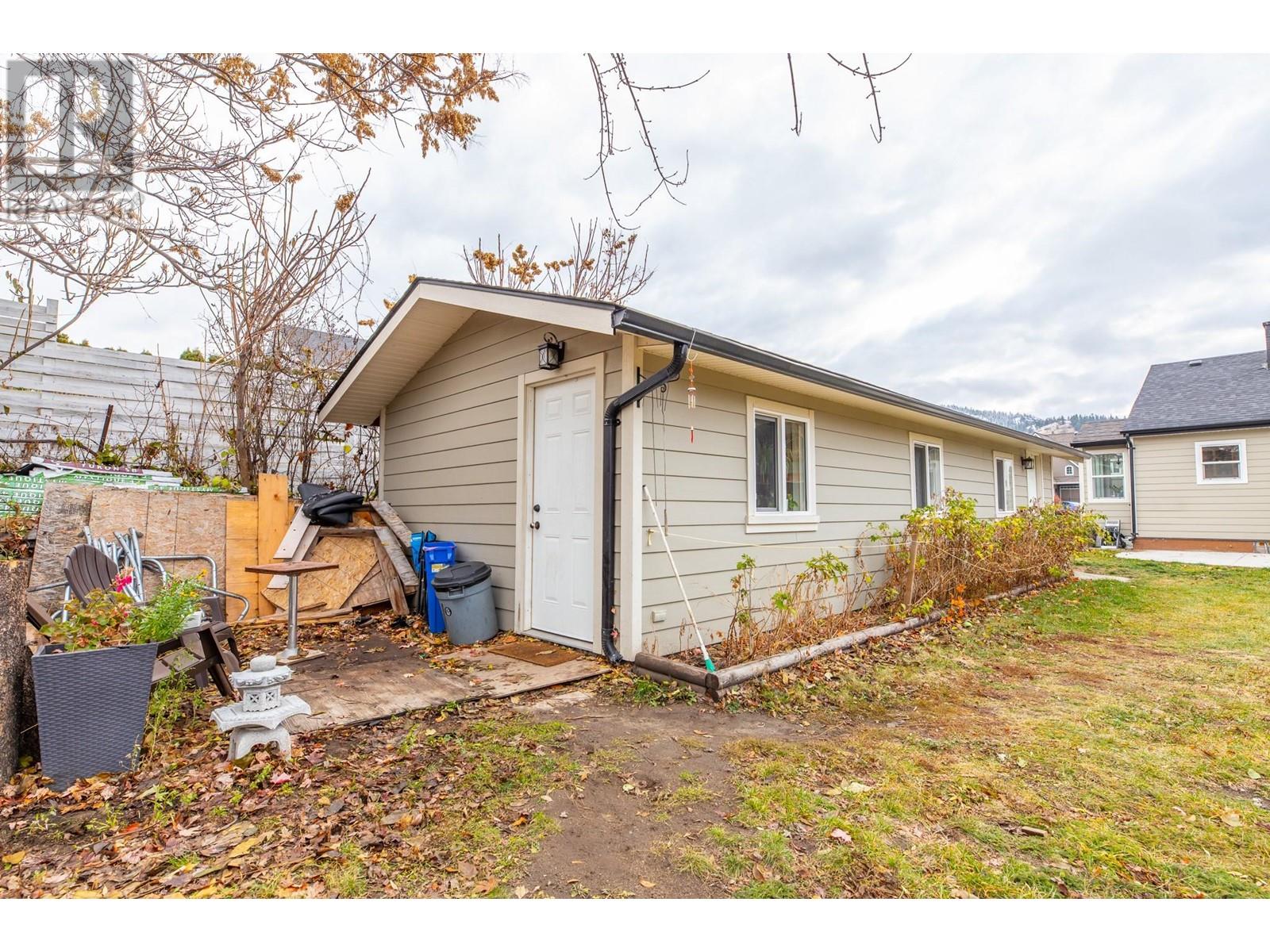 9718 Julia Street, Summerland, British Columbia  V0H 1Z6 - Photo 6 - 10329442