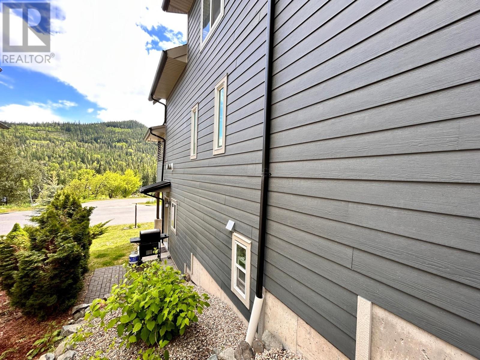 946 Redstone Drive, Rossland, British Columbia  V0G 1Y0 - Photo 8 - 10329437