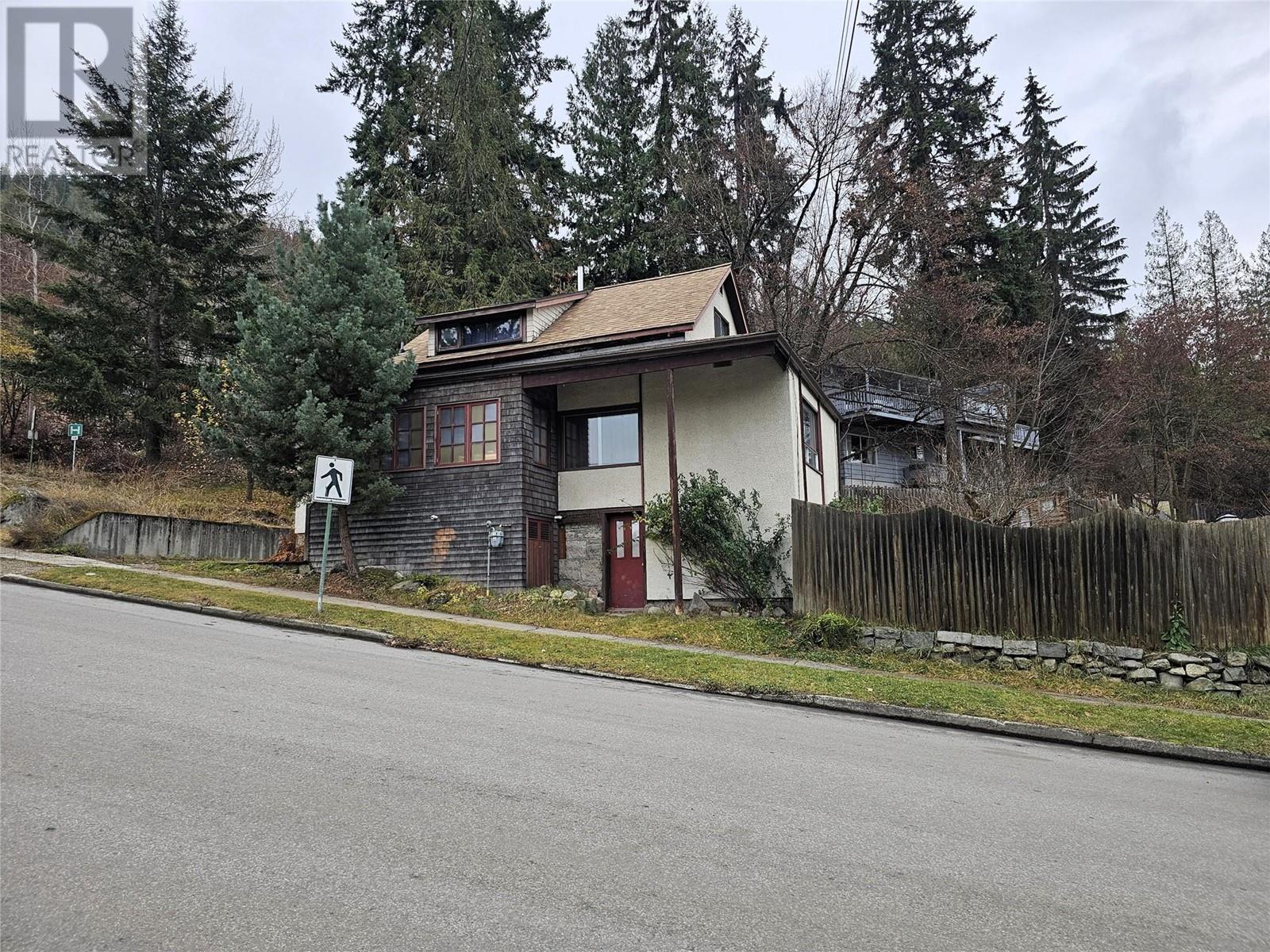 714 Behnsen Street, Nelson, British Columbia  V1L 3X4 - Photo 1 - 10329756