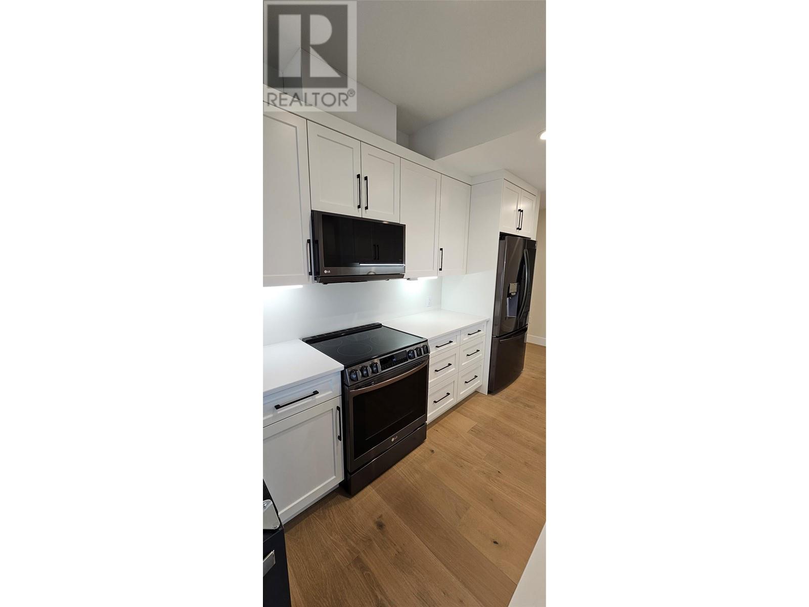 217 Elm Avenue Unit# 301, Penticton, British Columbia  V2A 3W1 - Photo 6 - 10330394