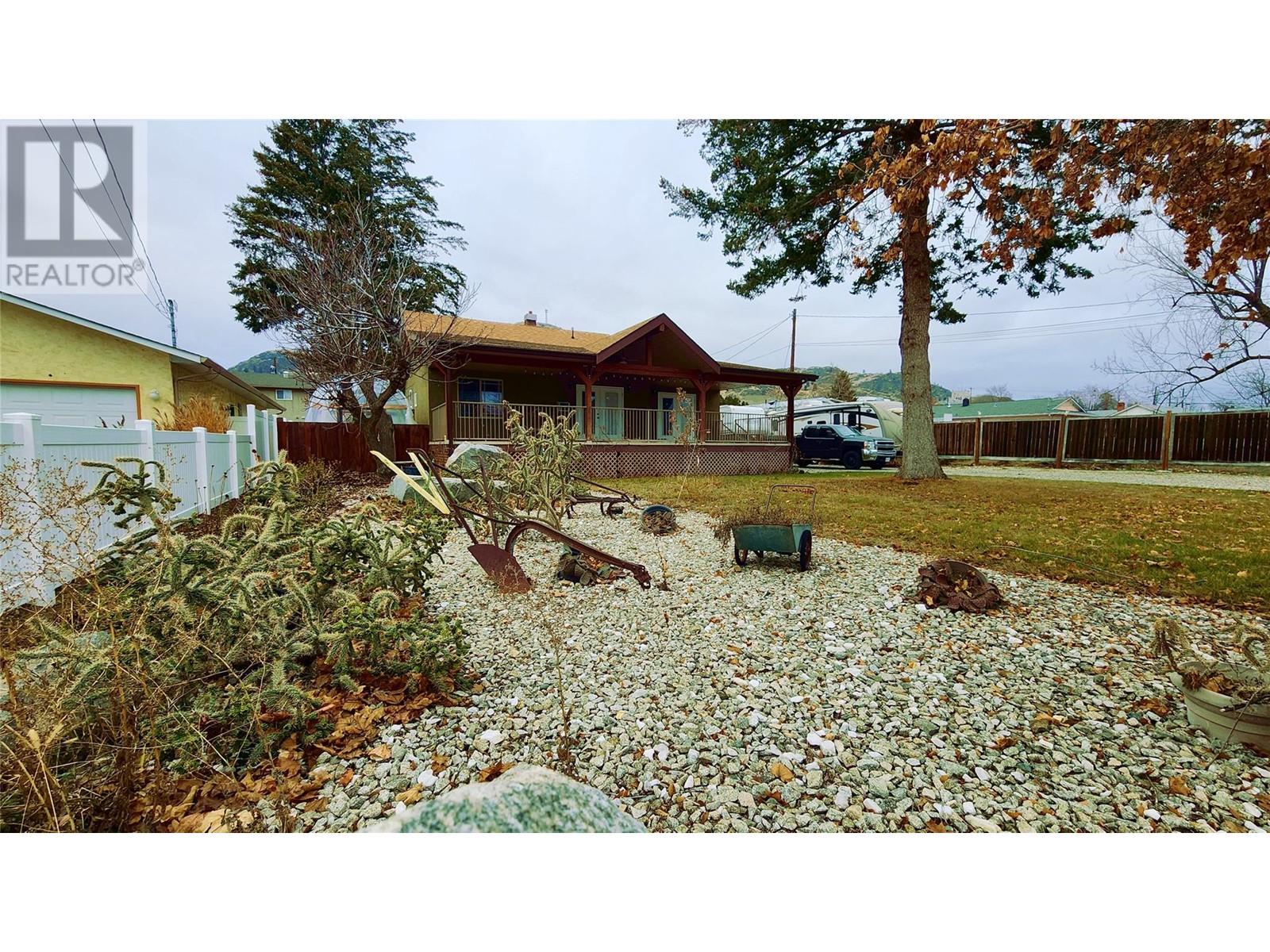 5870 Okanagan Street, Oliver, British Columbia  V0H 1T0 - Photo 1 - 10330666