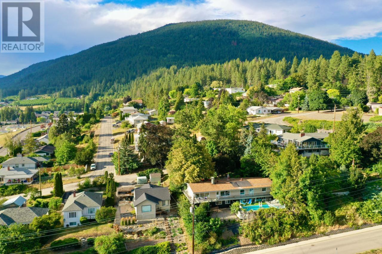 2108 Crawford Street, Creston, British Columbia  V0B 1G5 - Photo 1 - 10332648