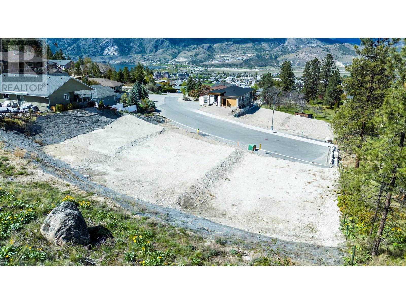 2820 Evergreen Drive, Penticton, British Columbia  V2A 7T1 - Photo 2 - 10332714