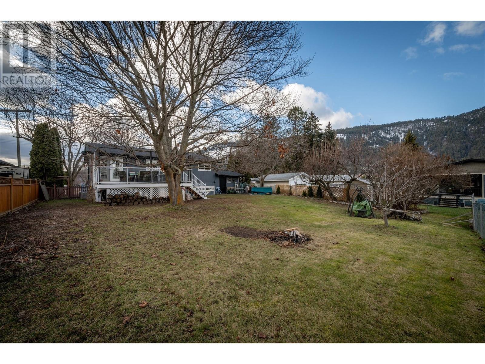 527 Pine Street, Chase, British Columbia  V0M 1M0 - Photo 2 - 10332733