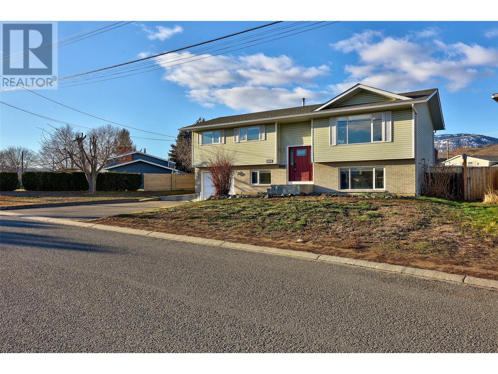 2298 Bossert Avenue, Kamloops, British Columbia  V2B 8H5 - Photo 1 - 10332791