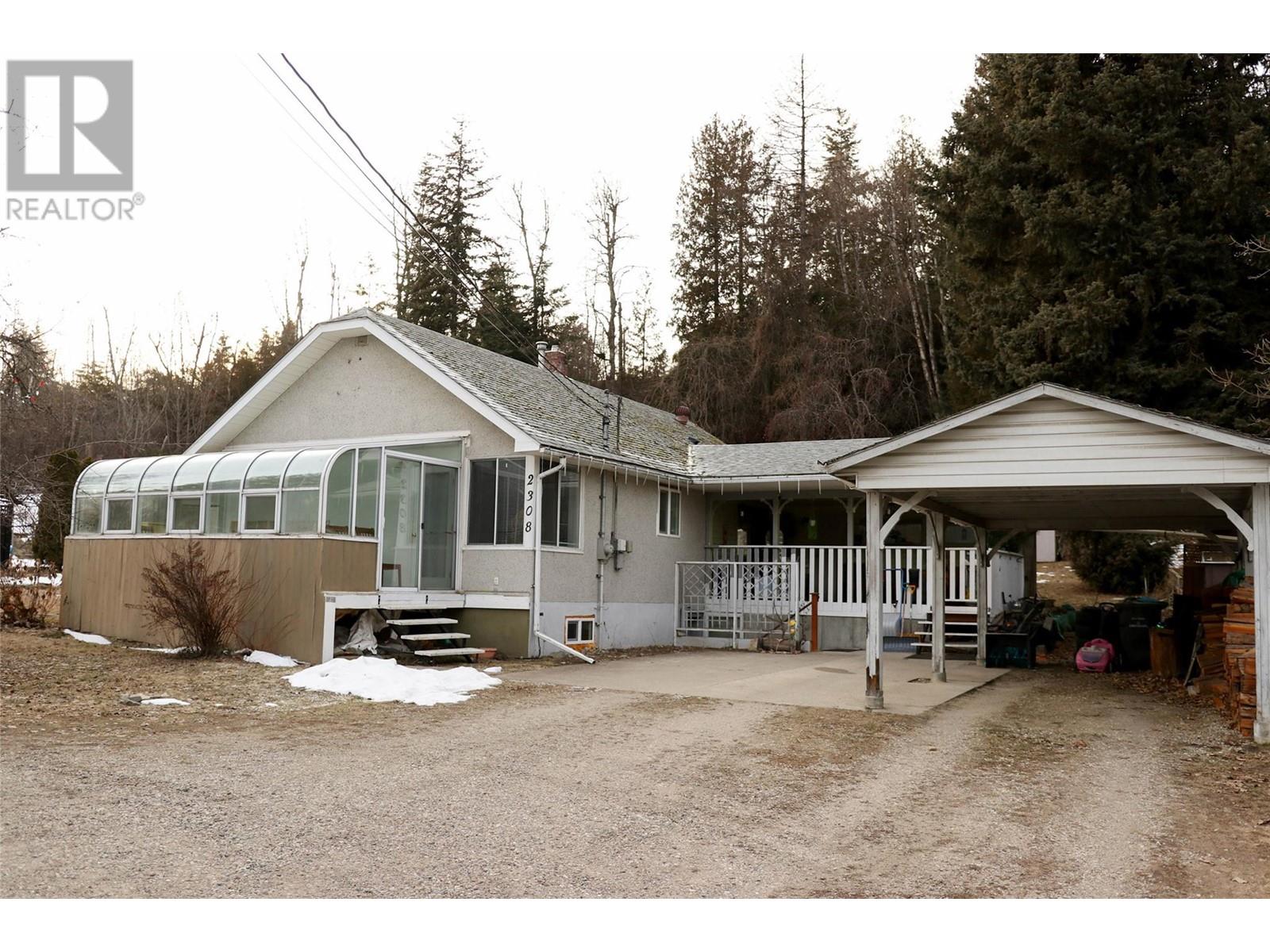 2308 Columbia Avenue, Castlegar, British Columbia  V1N 2X1 - Photo 1 - 10332078