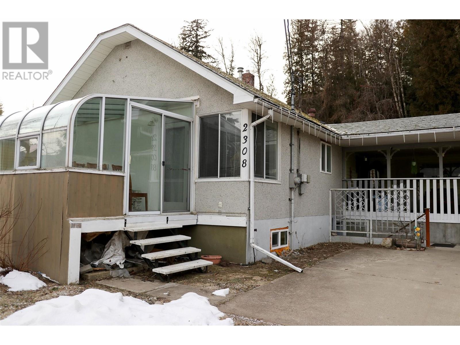 2308 Columbia Avenue, Castlegar, British Columbia  V1N 2X1 - Photo 19 - 10332078