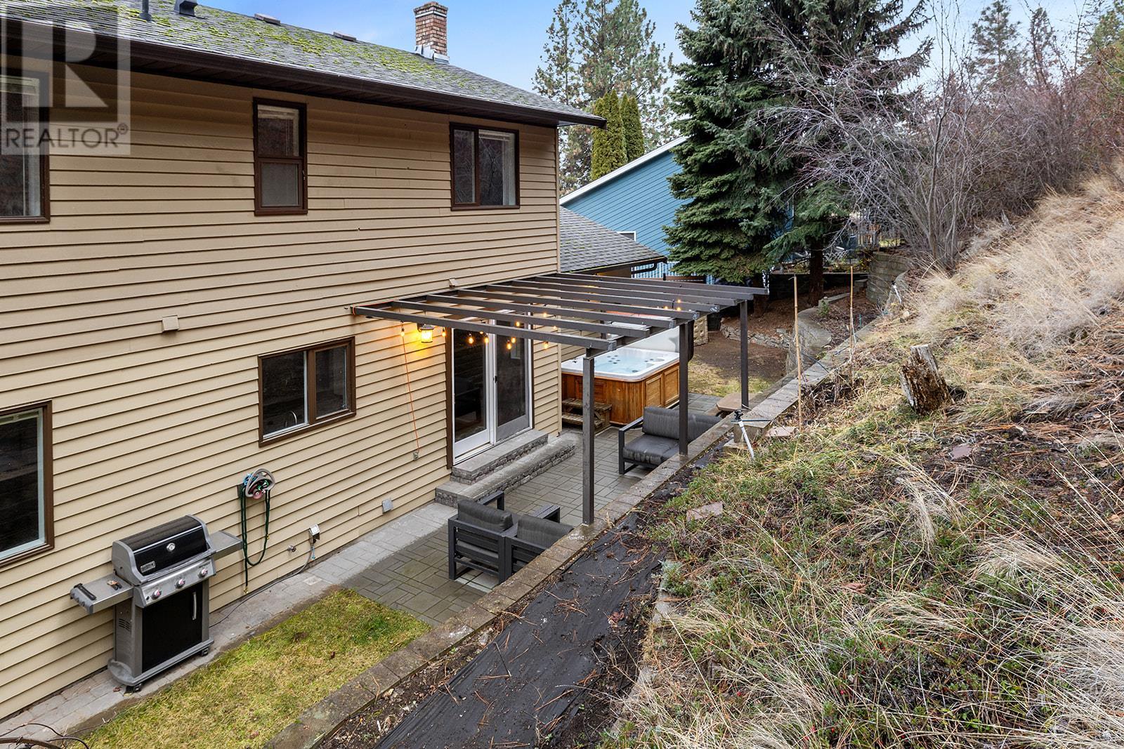 1048 Cascade Place, Kelowna, British Columbia  V1V 1H9 - Photo 8 - 10332823