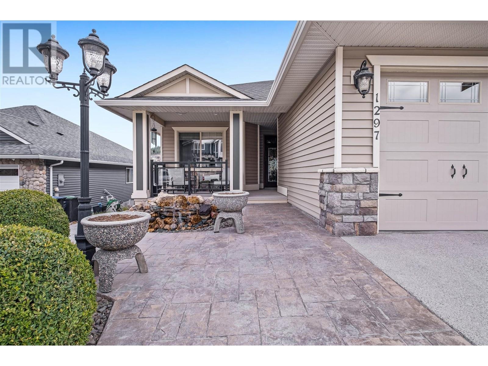 1297 Tanemura Crescent, Kelowna, British Columbia  V1P 1R5 - Photo 2 - 10332836