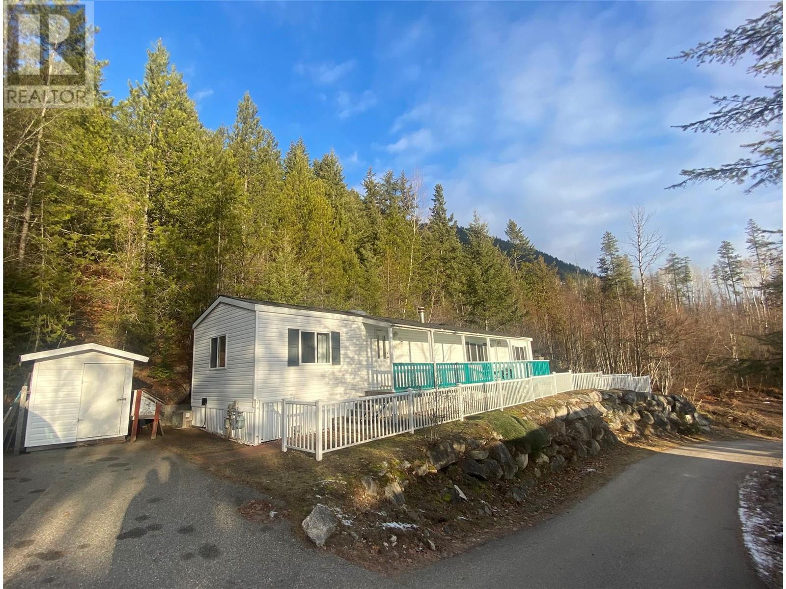 739 Hwy 3a Highway Unit# #63, Nelson, British Columbia  V1L 6M5 - Photo 2 - 10332900