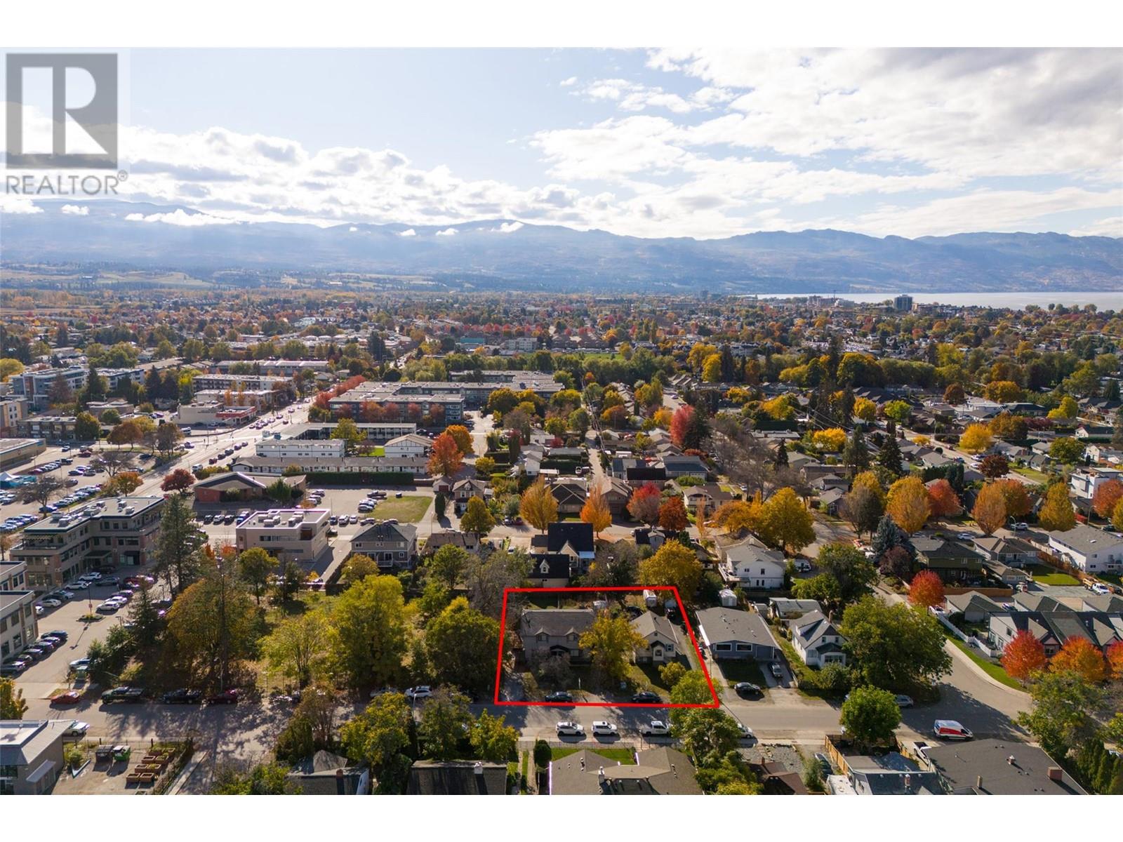 1025 & 1033/1035 Laurier Avenue, Kelowna, British Columbia  V1Y 6B2 - Photo 11 - 10332855