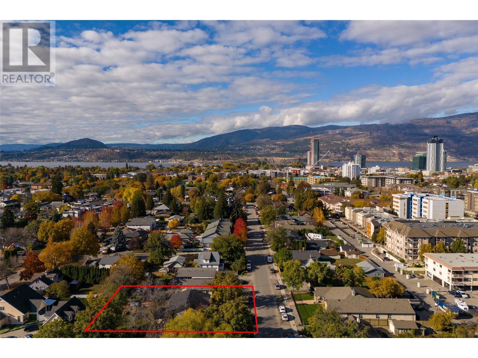 1025 & 1033/1035 Laurier Avenue, Kelowna, British Columbia  V1Y 6B2 - Photo 8 - 10332855