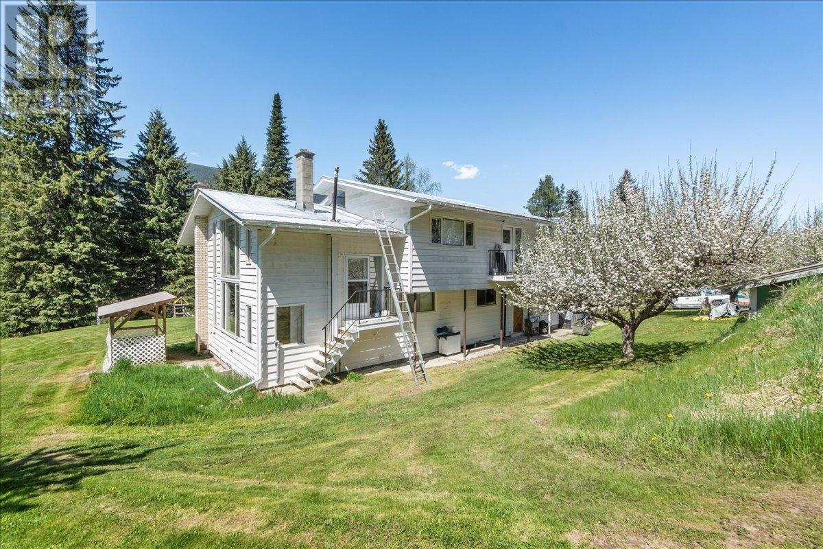 6943 Kanigan Road, Appledale, British Columbia  V0G 2J0 - Photo 5 - 10332687