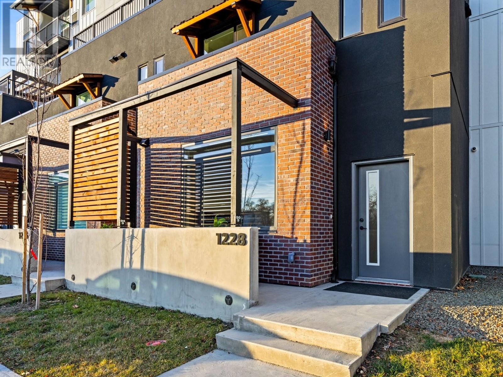 1228 Pacific Avenue, Kelowna, British Columbia  V1Y 5T7 - Photo 2 - 10333512