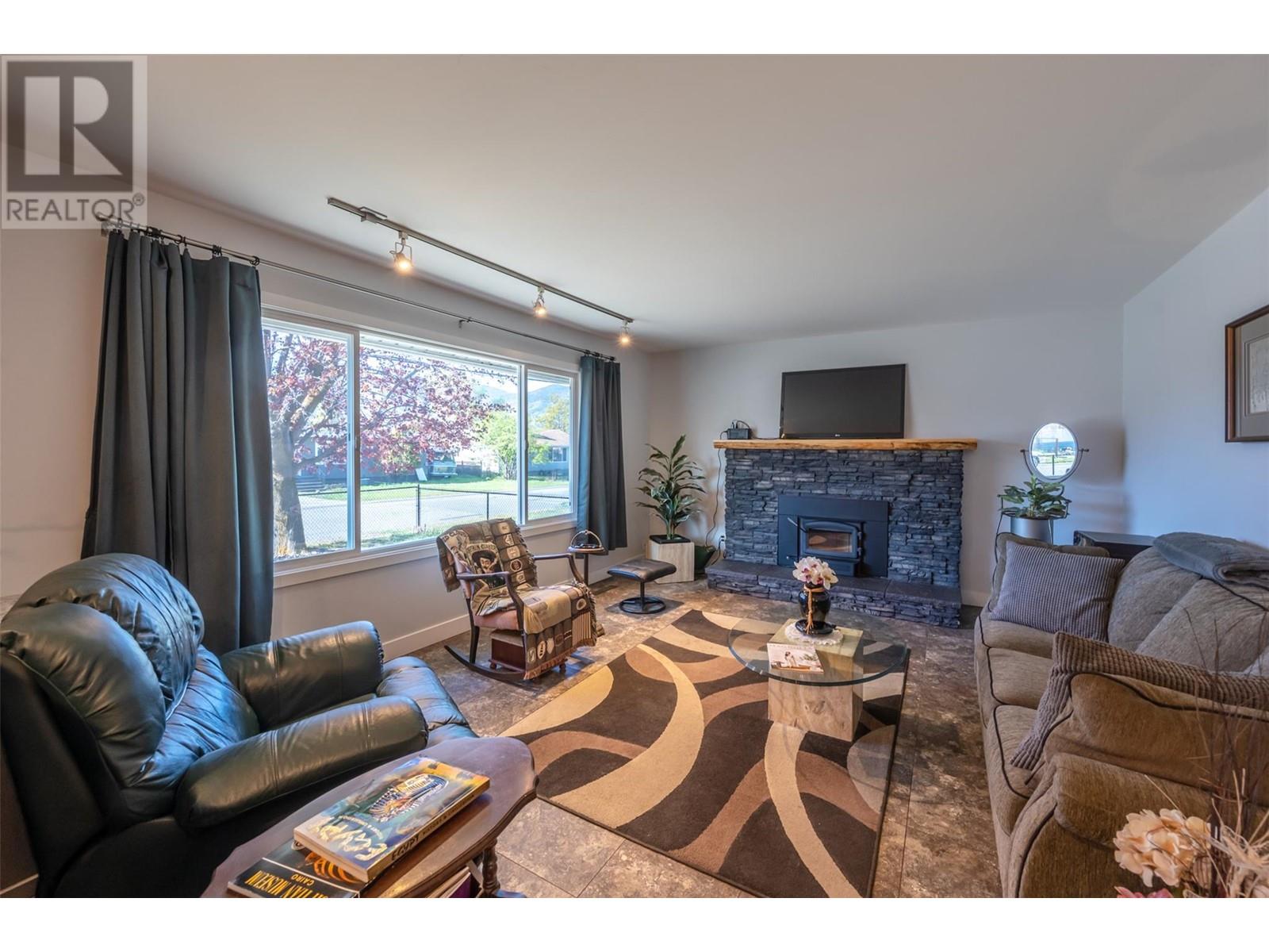 71 Granby Place, Penticton, British Columbia  V2A 2Z3 - Photo 3 - 10334498