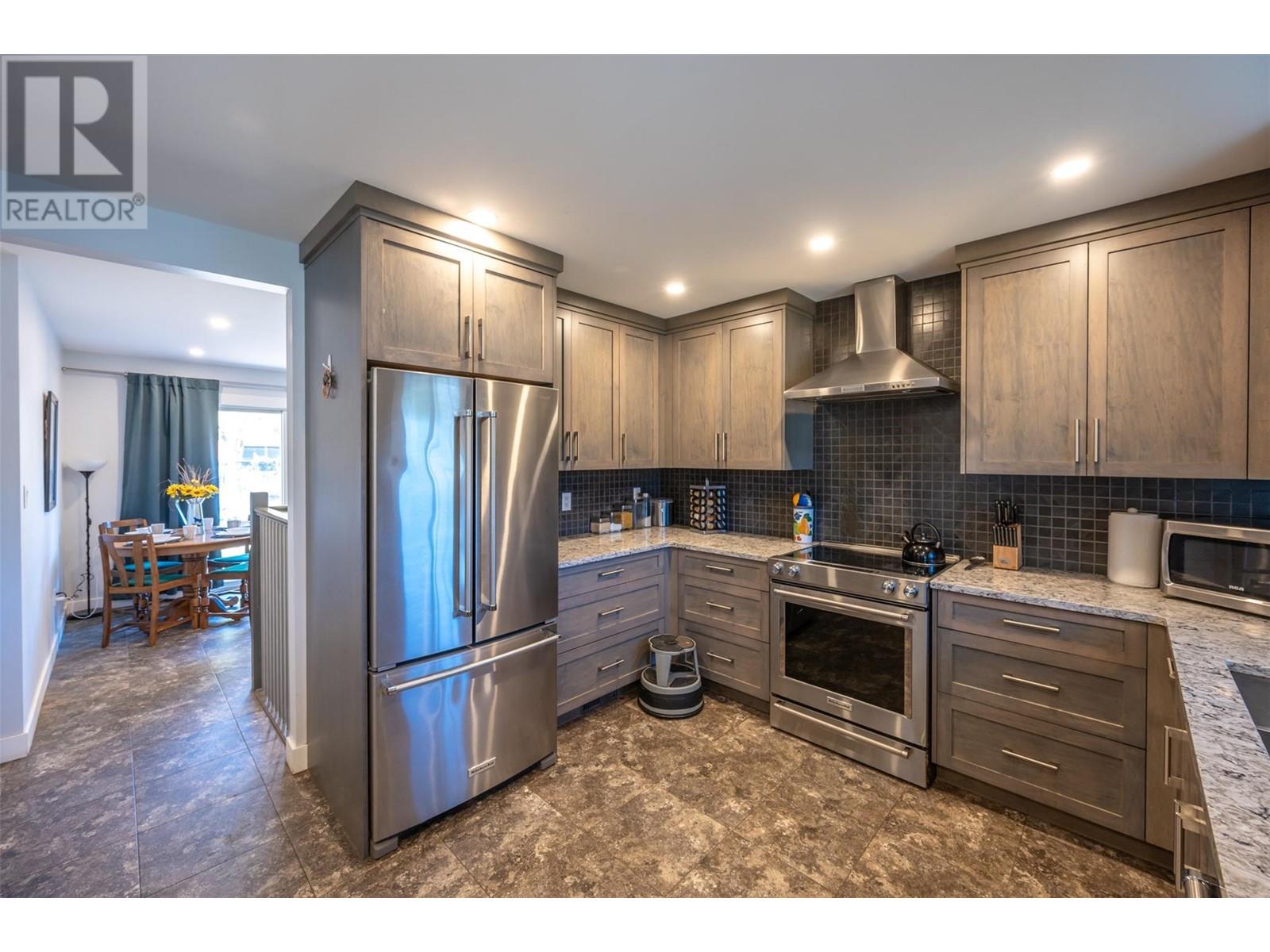 71 Granby Place, Penticton, British Columbia  V2A 2Z3 - Photo 6 - 10334498