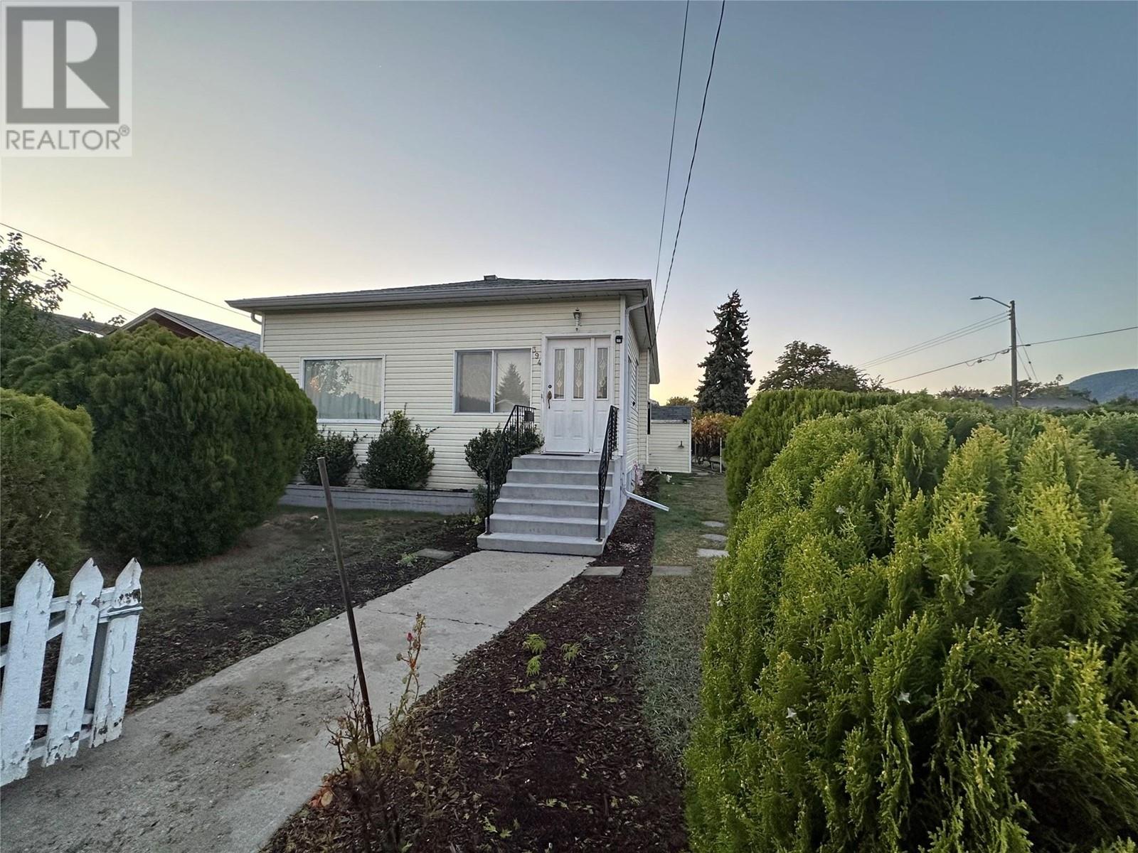 394 Wade Avenue W, Penticton, British Columbia  V2A 1V1 - Photo 1 - 10334403