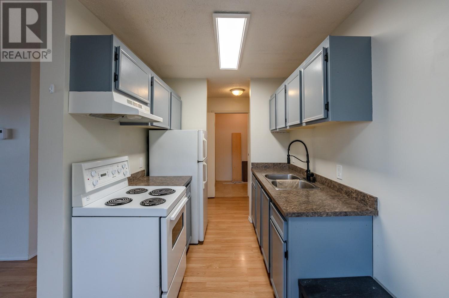 130 Skaha Place Unit# 305, Penticton, British Columbia  V2A 7J6 - Photo 2 - 10335003