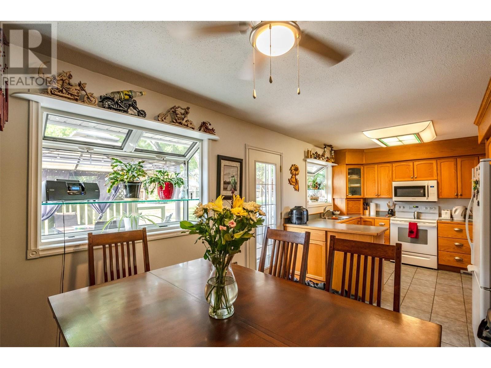 8517 Tomlin Street, Summerland, British Columbia  V0H 1Z4 - Photo 3 - 10335262